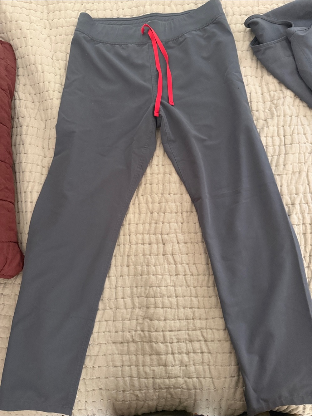 Figs Women's V-Neck Scrub Top & Pant Set in Charcoal Gray - Picture 4 of 5